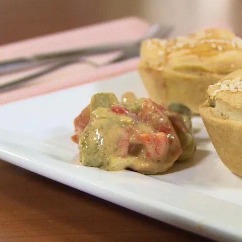 Mini tartovi od svinjetine s piccalillijem