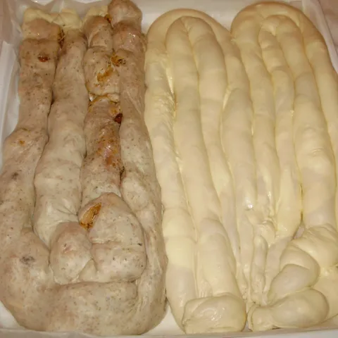Pita od sira i jabuka sa domaćim korama