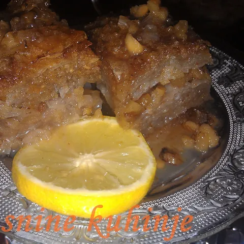 Baklava s kikirikijem i orasima