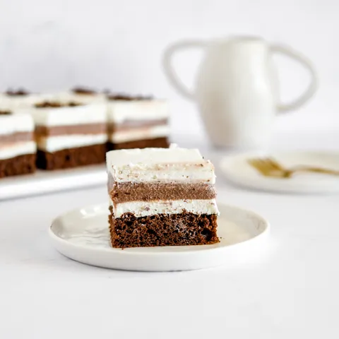 Čokoladne kocke s kremom od pudinga i moussom od mascarponea