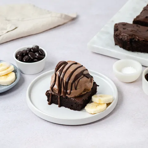 Brownie s kavom i banana–kikiriki nice creamom