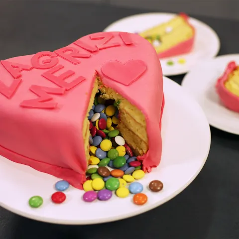 Iznenađenje torta za zaljubljene