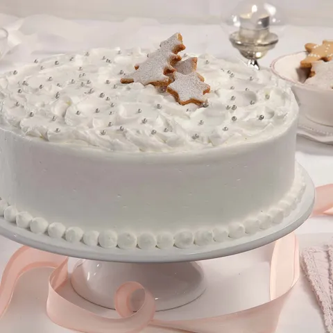 Snježnobijela svečana torta