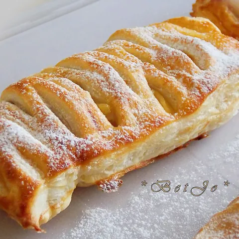 Mini apple pies