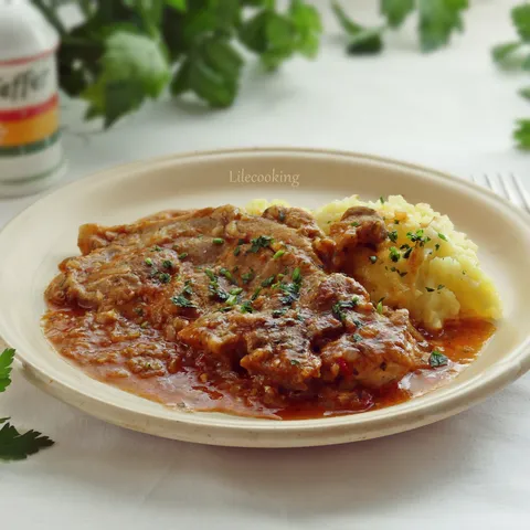Svinjski vrat u umaku