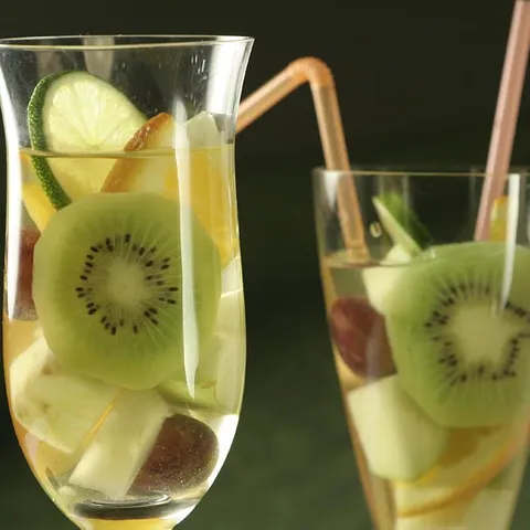 Sangria s kivijem