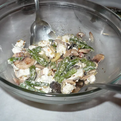 Salata od zelenih mahuna,gljiva i feta sira