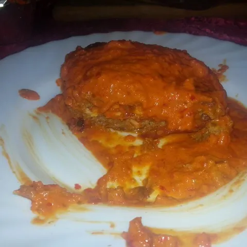 Zapečena pljeskavica s ajvarom