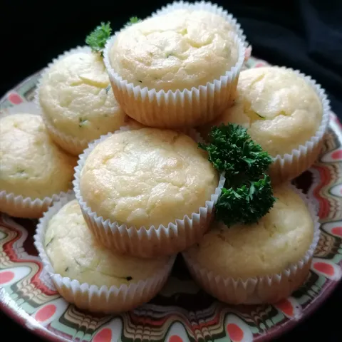 Griz-muffini sa tikvicama i ovcijim sirom