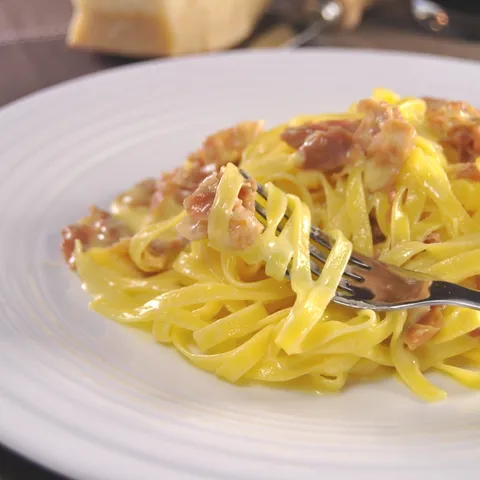 Fetuccine alla papalina