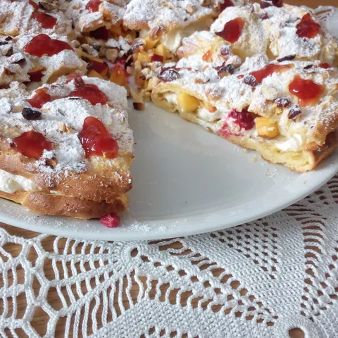 KRHKI KOLAČ SA  VOČEM