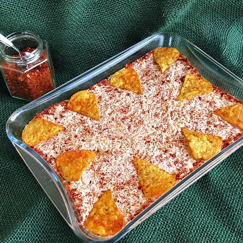 MEKSIČKA SALATA SA TORTILJA ČIPSOM