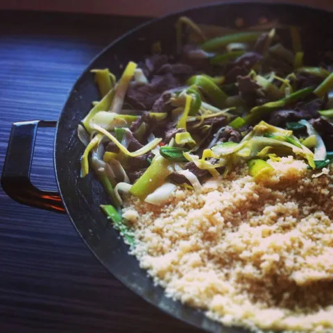 Junetina iz woka i kus-kus (Stir-fry beef and cous-cous)