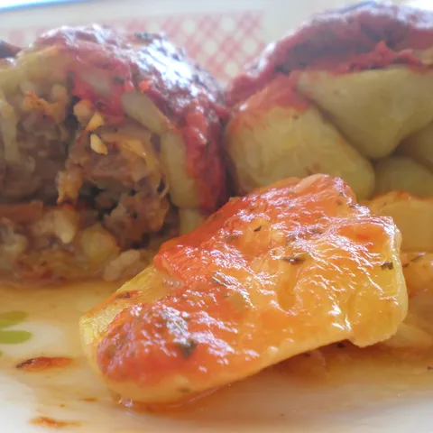 Pečena dolma sa krompirom i tikvicama