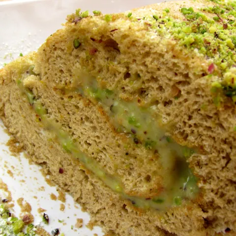 Zelena rolada s matcha čajem i pistacijama