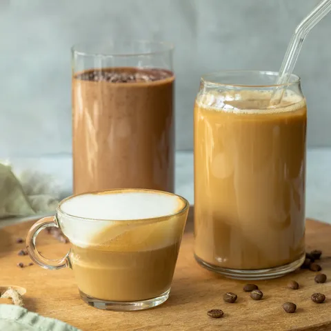 Veganski smoothie od banane s kavom i kakaom
