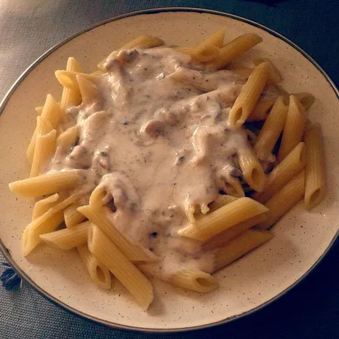 Pasta sa belim umakom sa sardinom