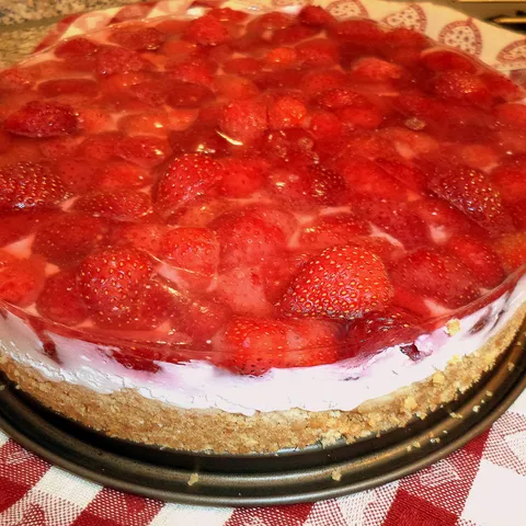 Torta od sira i jagoda