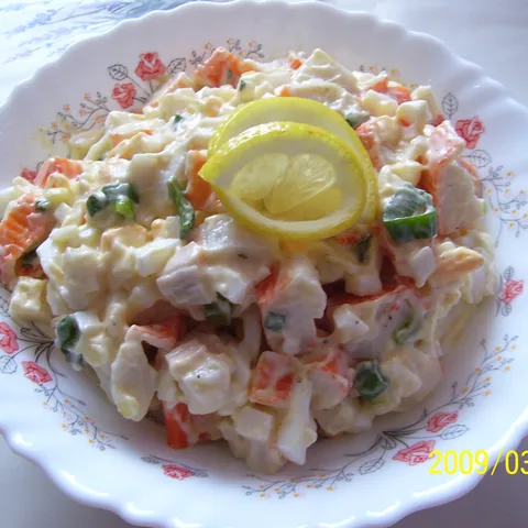 Salata od surimi štapića