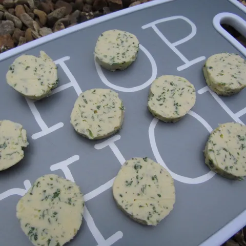 Aromaticni maslac sa belim lukom