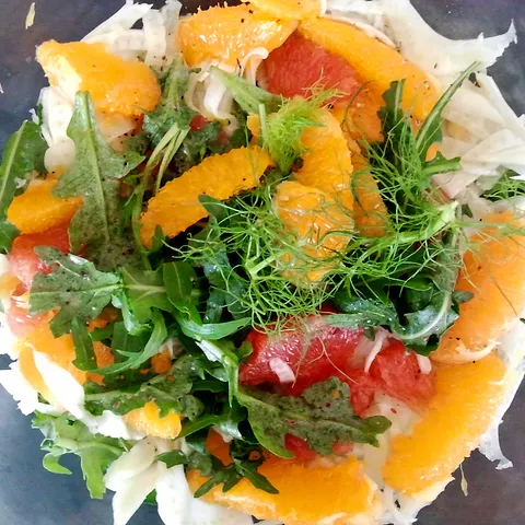 salata sa komoračem, narančom, grejpom i rikulom