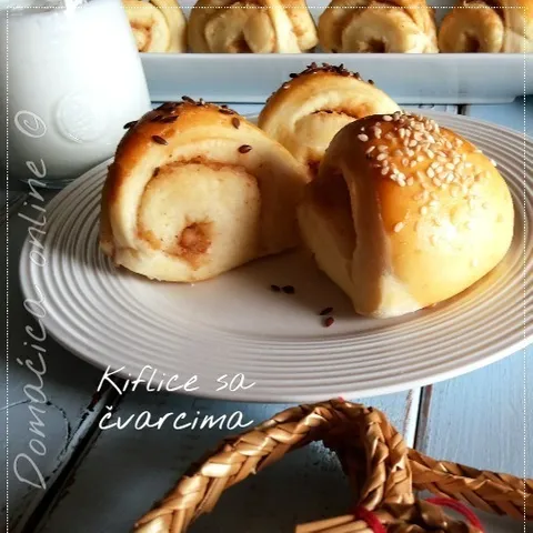 Kiflice sa čvarcima