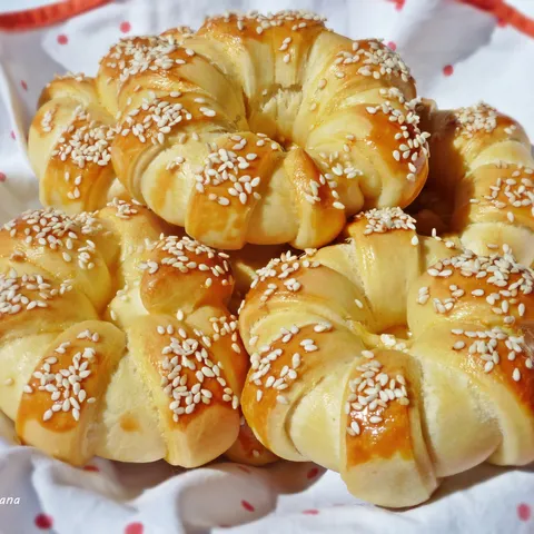 Peciva punjena krem sirom