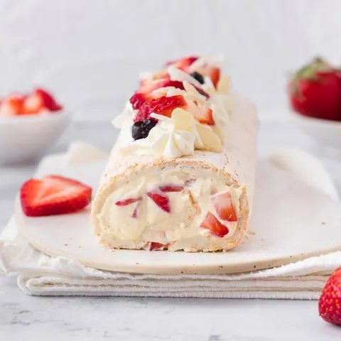 Pavlova rolada s jagodama