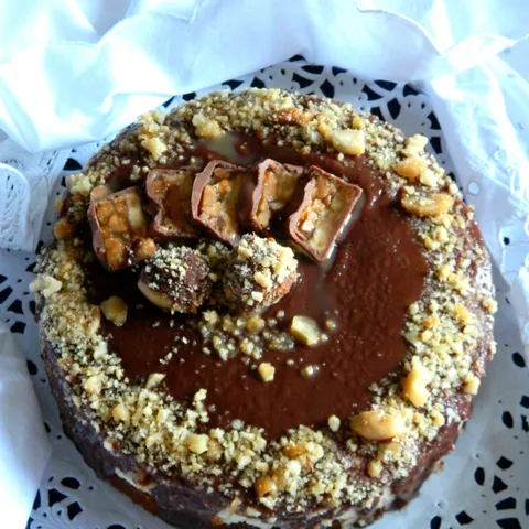 Snickers cheesecake
