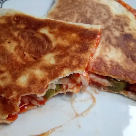 Pizza u tortilji - Pizza Quesadilla