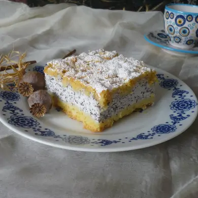 Jogurt kolač s makom