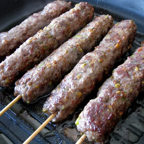 Grillani kebabs od teletine s pistacijama (mmmary & Jamie)