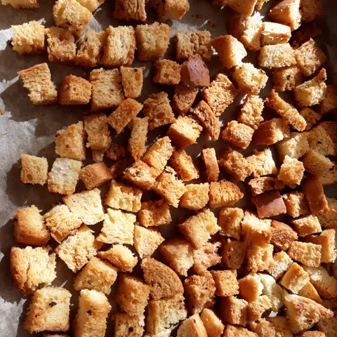 DOMAĆI KRUTONI