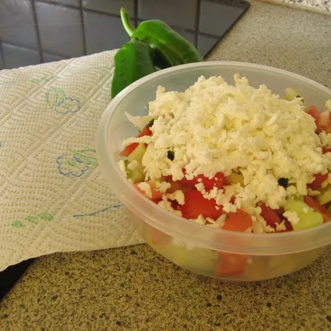 ŠOPSKA SALATA
