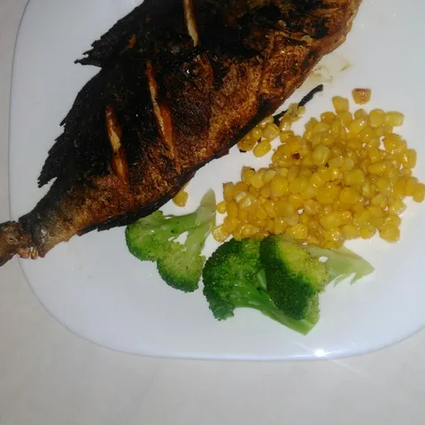 Aromaticna orada sa brokulom i secercom