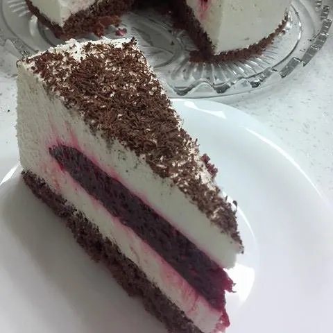 Mousse torta s belom čokoladom i malinama