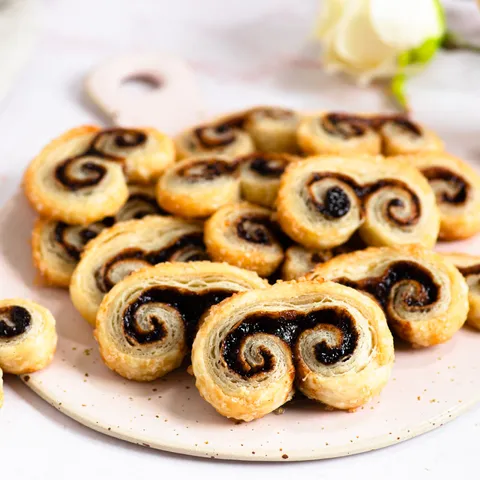 Slatke uši (palmiers) s pekmezom od šljiva