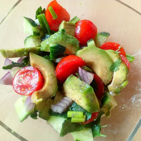 Avokado salata