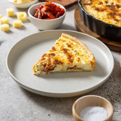 Quiche sa sušenim rajčicama, bosiljkom i kobasicama_Coolinarika.jpg