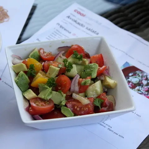 Avokado Salata (Djegica)