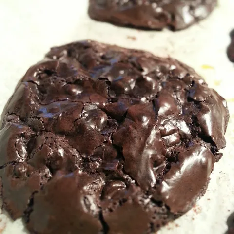 Chocolate meringue cookies