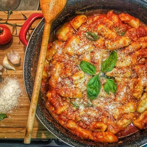 Aromatični umak od rajčice s domaćim njokima