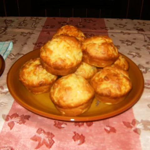 Cheddar muffini sa senfom