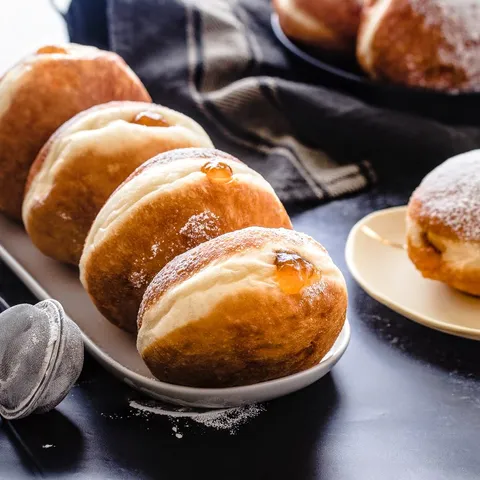 Krafne punjene džemom od marelice