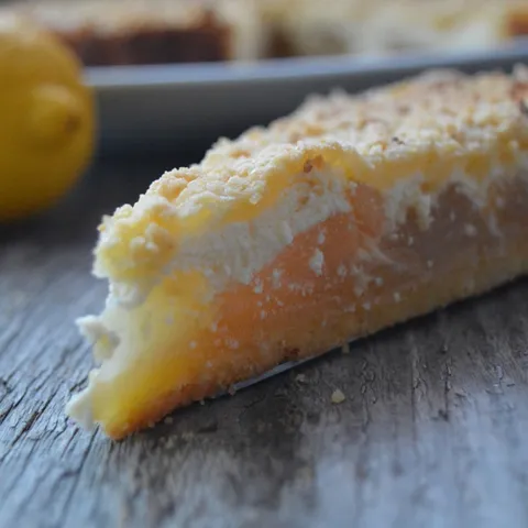Čupava prhka pita sa jabukama i svježim sirom