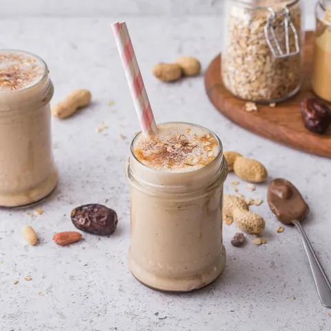 Hi protein Cookie shake s maslacem od kikirikija i datuljama