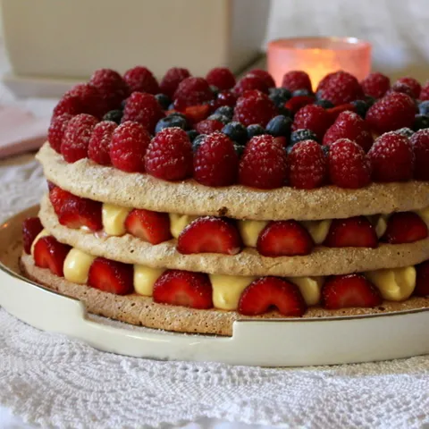 Torta s Kokosom, Malinama i Jagodama