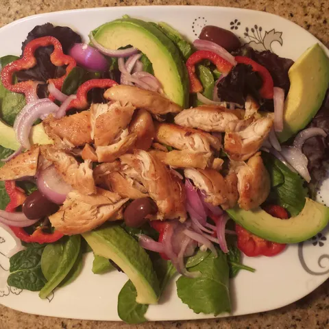 Salata sa grilovanom piletinom