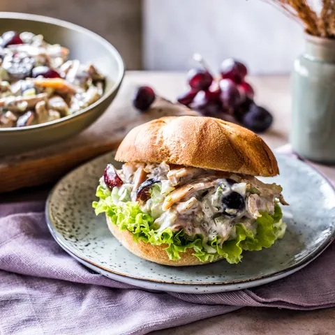 Kremasta pileća salata s grožđem