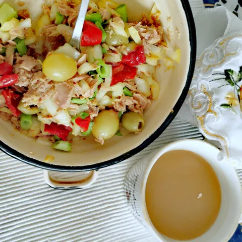 TUNA SALATICA SA ZRNIMA Grožđa I Maslinkama